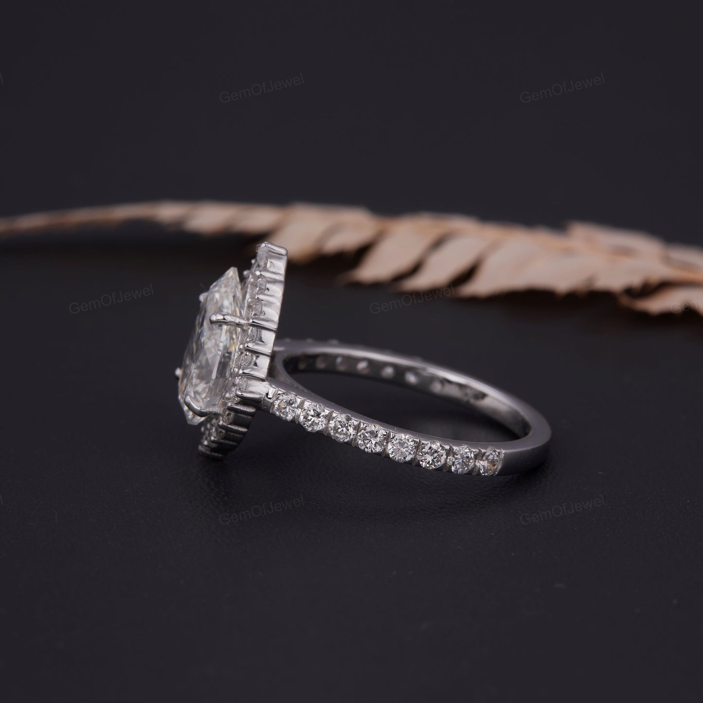 Pear Diamond 2.30 CT Moissanite Diamond Ring With Unique Halo And Matching Round Moissanite Diamond Band,Bridal Ring Set For Her,Wedding Set