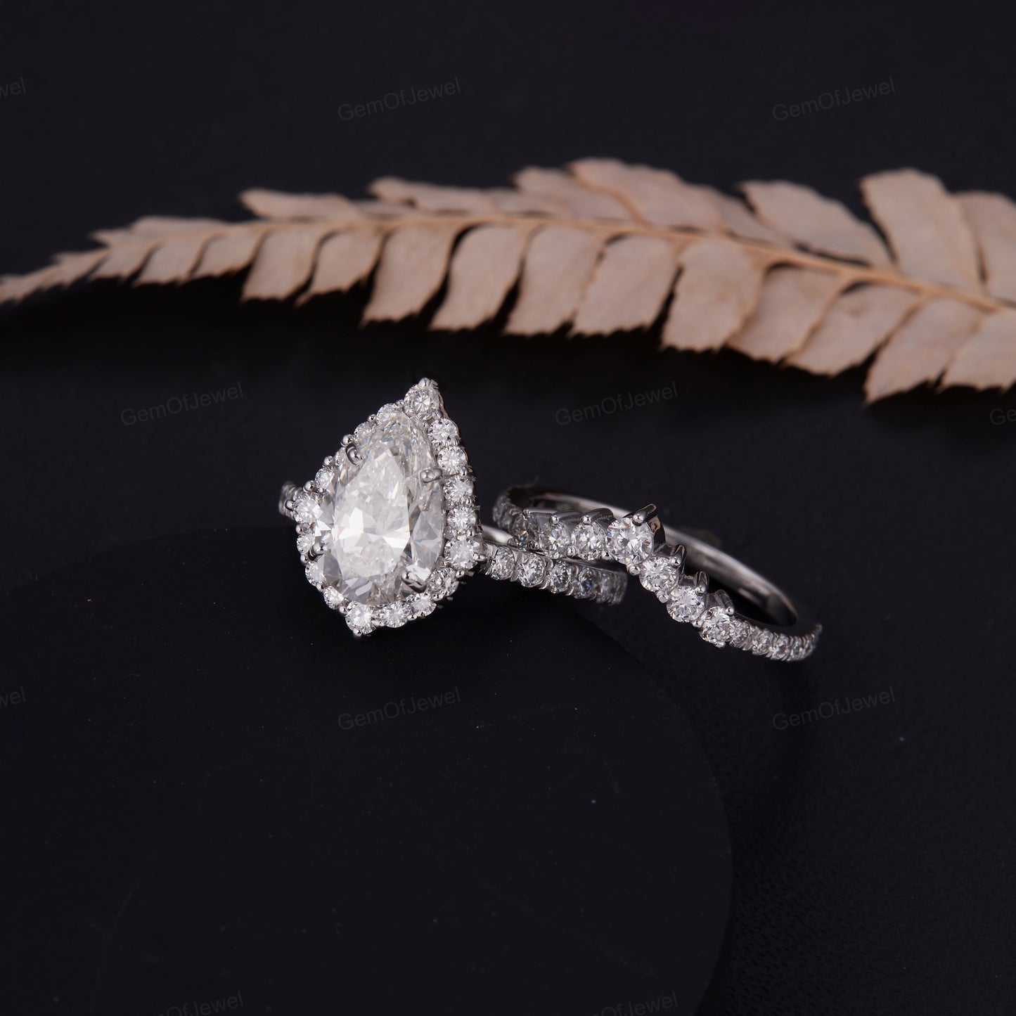 Pear Diamond 2.30 CT Moissanite Diamond Ring With Unique Halo And Matching Round Moissanite Diamond Band,Bridal Ring Set For Her,Wedding Set