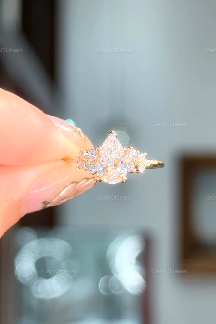 Pear Moissanite Diamond With Side Round Cut Moissanite Ring, 1CT Pear Moissanite Diamond Engagement Ring, 1CT Pear Moissanite Diamond Ring
