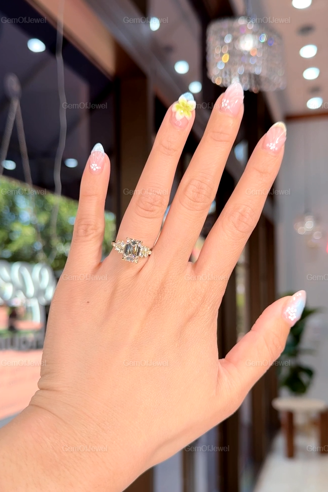 3CT Emerald Diamond Moissanite Ring With Side Round Moissanite Diamond, 3CT Diamond Ring For Her, Cluster Setting Ring, 3CT Emerald Ring