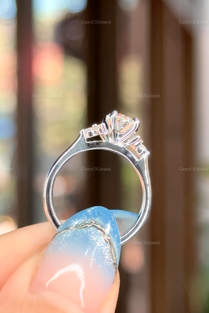 Oval Moissanite Diamond Ring, 14k Solid Gold Moissanite Ring, Cluster Setting with Side Round Moissanite Diamond Ring for Her, 1CT Oval Ring