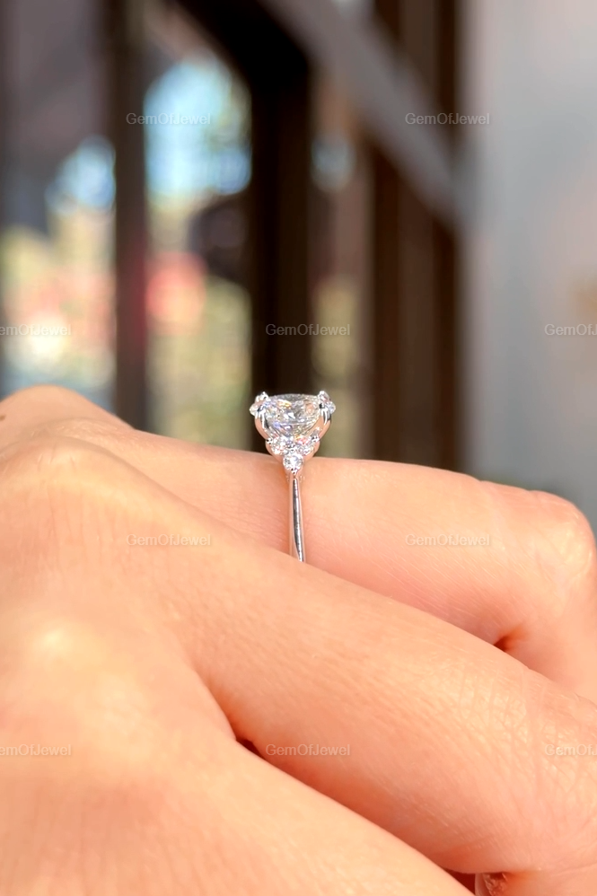 Oval Moissanite Diamond Ring, 14k Solid Gold Moissanite Ring, Cluster Setting with Side Round Moissanite Diamond Ring for Her, 1CT Oval Ring