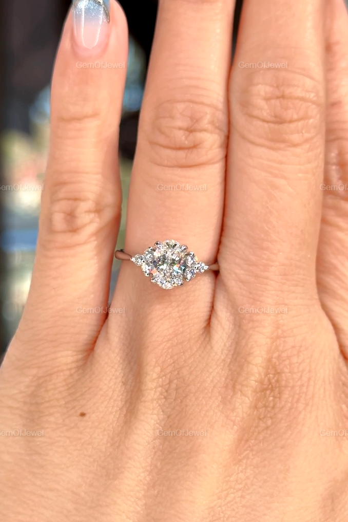 Oval Moissanite Diamond Ring, 14k Solid Gold Moissanite Ring, Cluster Setting with Side Round Moissanite Diamond Ring for Her, 1CT Oval Ring