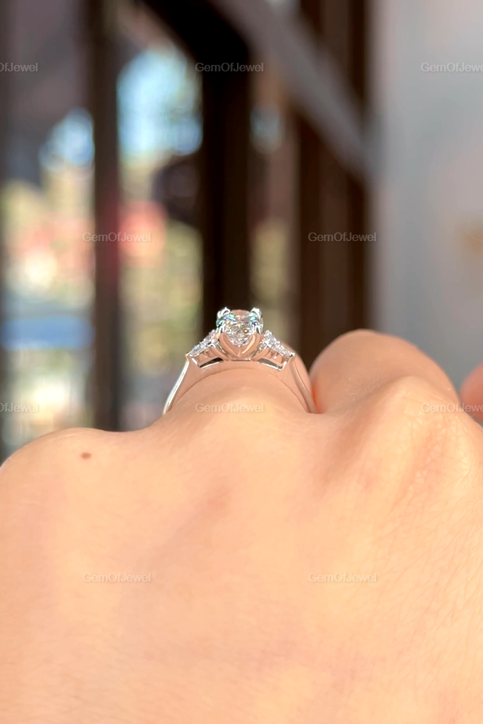 Oval Moissanite Diamond Ring, 14k Solid Gold Moissanite Ring, Cluster Setting with Side Round Moissanite Diamond Ring for Her, 1CT Oval Ring