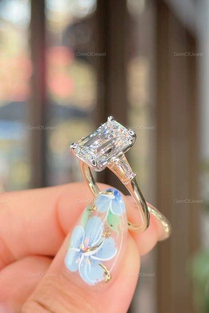 3CT Emerald Three Stone Diamond Wedding Ring, Emerald Moissanite Engagement Ring With Side Tapper Baguette Diamond Ring, 3CT Emerald Ring