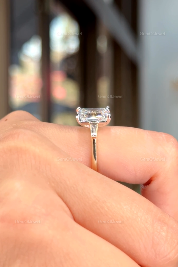 3CT Emerald Three Stone Diamond Wedding Ring, Emerald Moissanite Engagement Ring With Side Tapper Baguette Diamond Ring, 3CT Emerald Ring