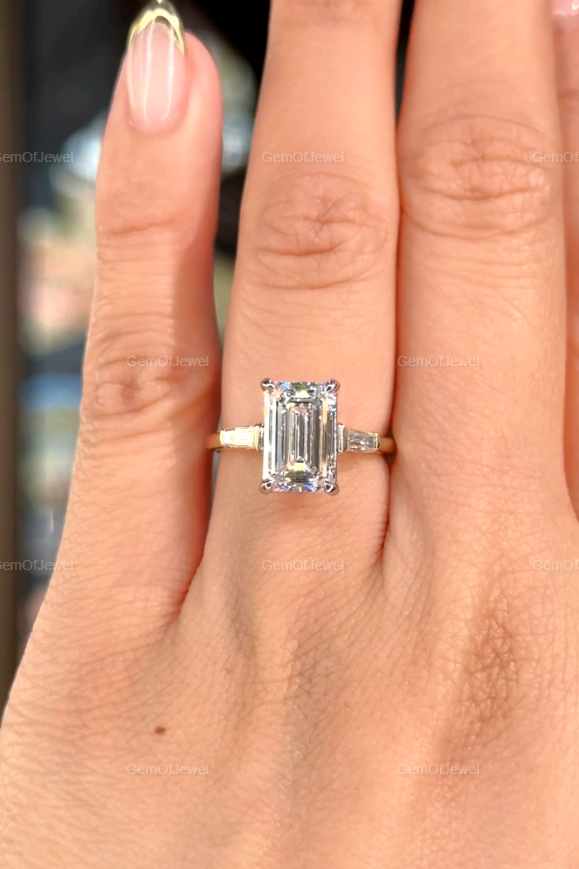 3CT Emerald Three Stone Diamond Wedding Ring, Emerald Moissanite Engagement Ring With Side Tapper Baguette Diamond Ring, 3CT Emerald Ring