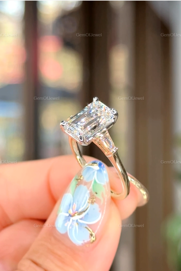 3CT Emerald Three Stone Diamond Wedding Ring, Emerald Moissanite Engagement Ring With Side Tapper Baguette Diamond Ring, 3CT Emerald Ring
