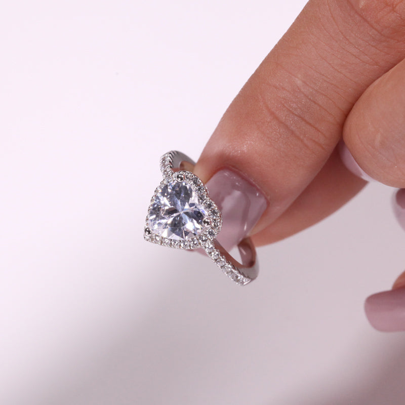 How to Create a Bespoke Engagement Ring for the Perfect Proposal